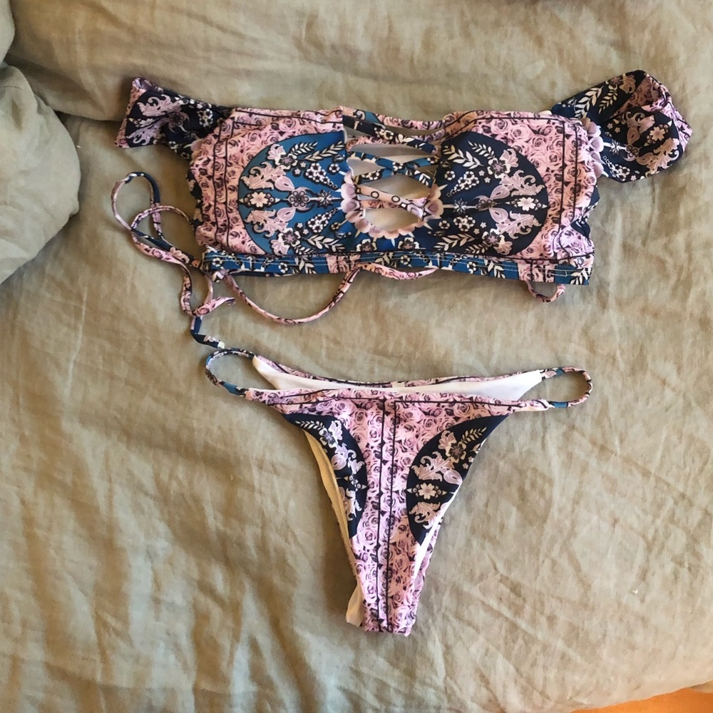 Off the shoulder Bikini